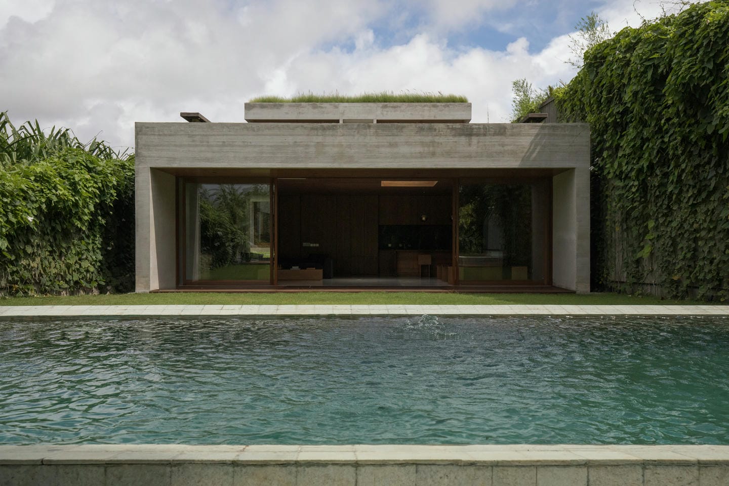 MODERN MINIMALIST WITH RICEFIELD VIEW  5 BEDROOM VILLA FOR SALE LEASEHOLD IN TUMBAK BAYUH BE-1433 
